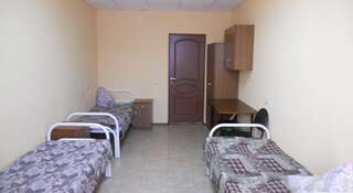 Гостиница Хостел Малаховка Малаховка Двухместный номер с 2 отдельными кроватями и собственной ванной комнатой-3